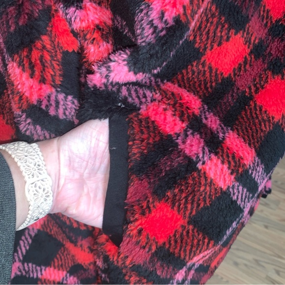 Maurice’s Red Teddy Sherpa Fleece Med Sweater And High Rise Short Set Small NWT - Picture 8 of 10